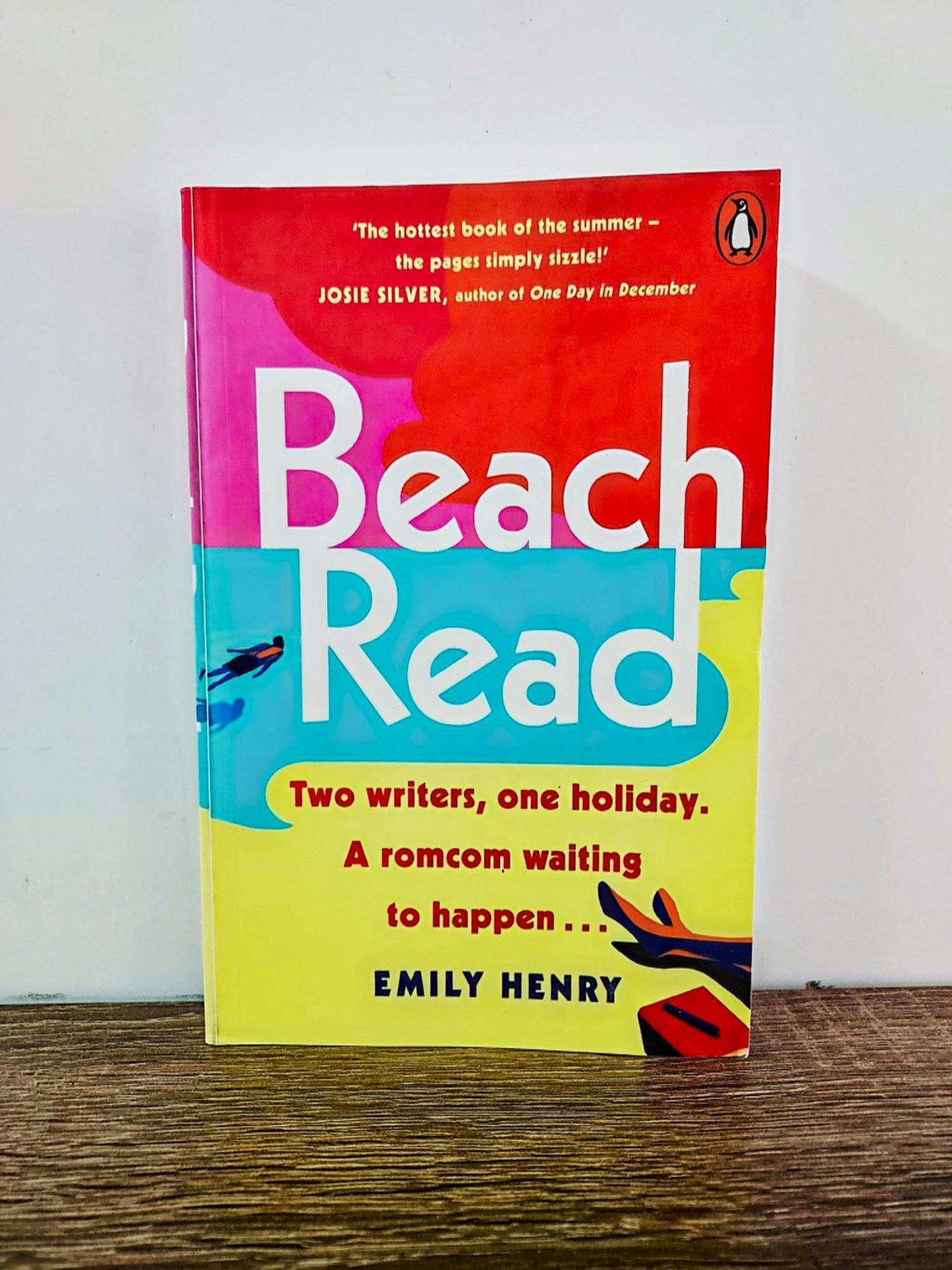 BEACH READ by EMILY HENRY